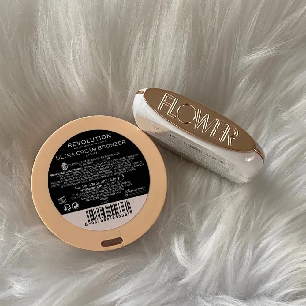 Revolution Duo Bronzer / flower highlighter — Matte Brown & Shimmery Gold